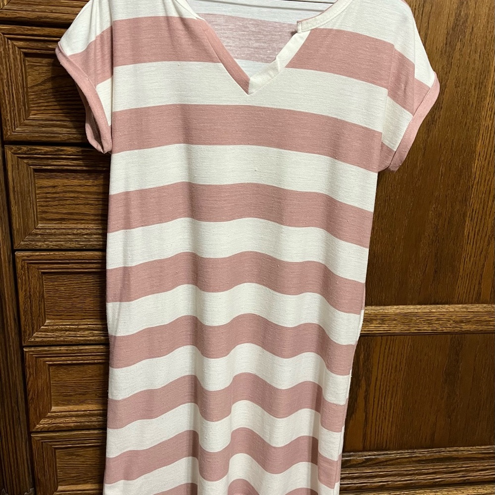 Reborn J pink/white striped dress, V neck, size Large, very comfy, smoke free